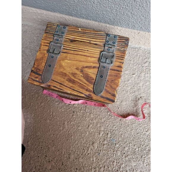Vintage wooden storage box - Picture 1 of 4